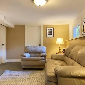Comfy Sunny Near U-district And Downtown Seattle